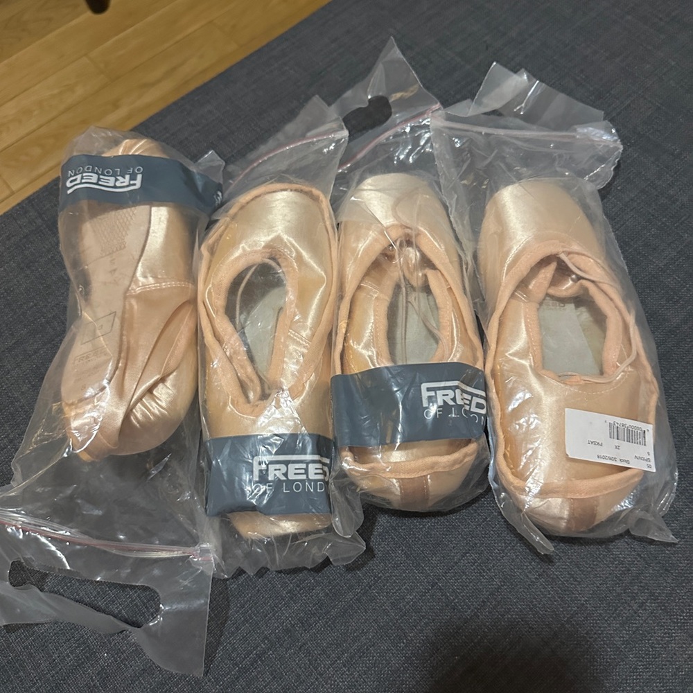 Freed of London Women's Ballet Shoes - Cream